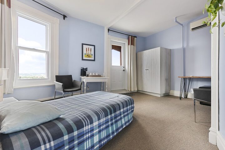 Room 32 of 51