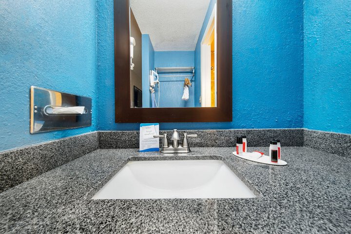 Room 32 of 72