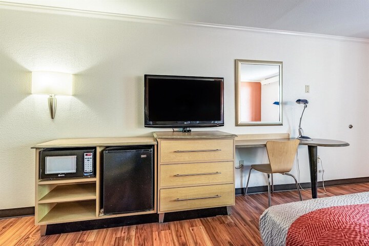 Motel 6 Gatlinburg TN - Smoky Mountains