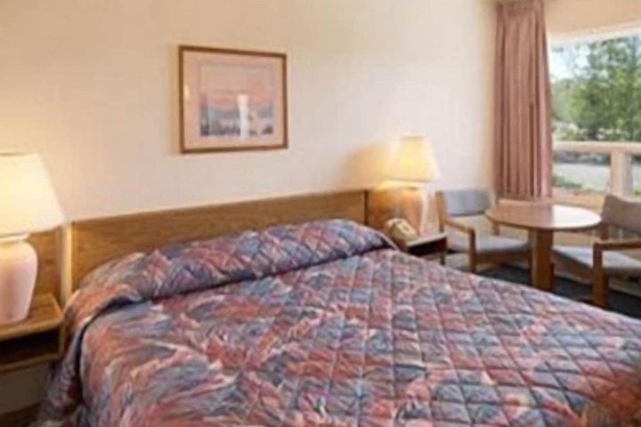 Room 2 of 5