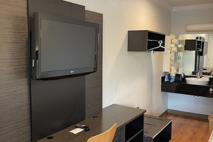 Room 11 of 21