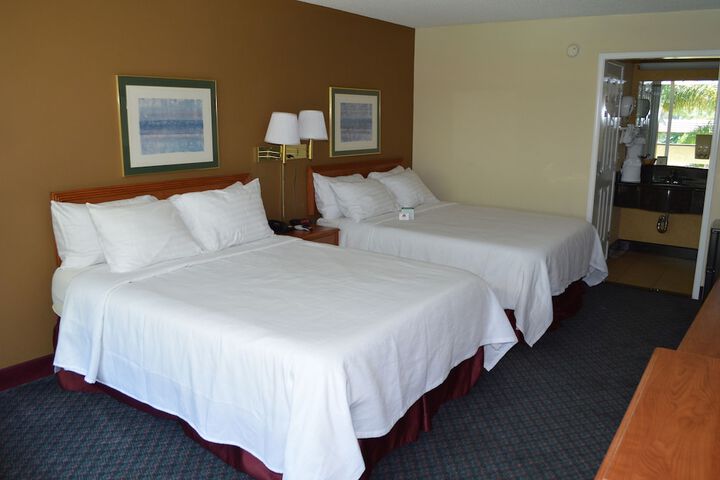 Room 8 of 33