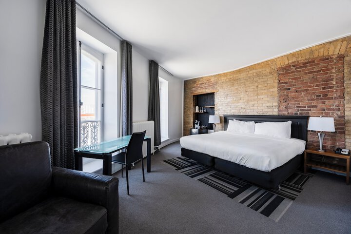 Room 43 of 62