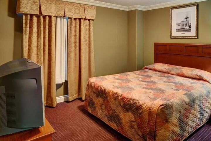 Room 17 of 28
