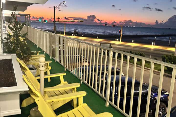 Gaidos Seaside Inn