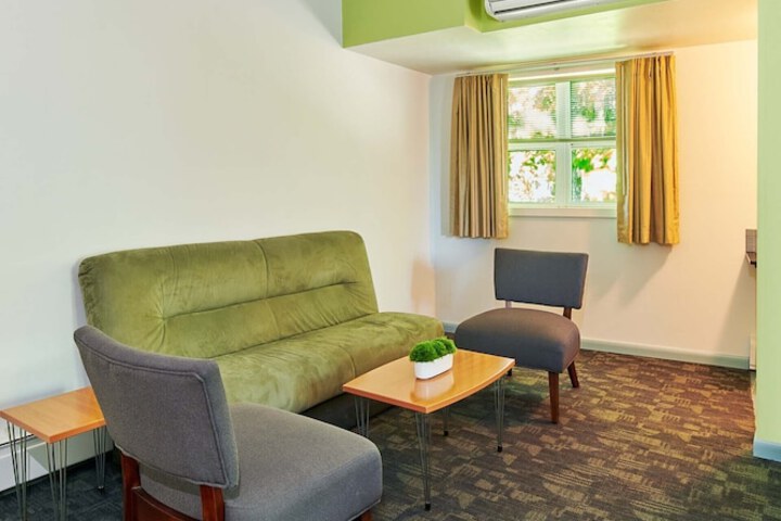 Room 50 of 63