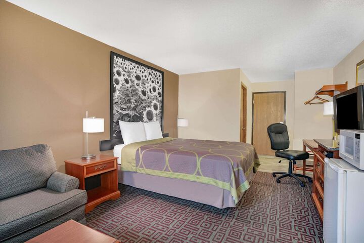 Super 8 by Wyndham Fort Madison