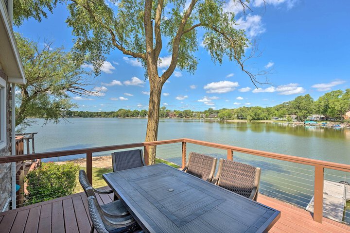 Lakefront Oasis w / Boat Dock Fire Pit, Grill