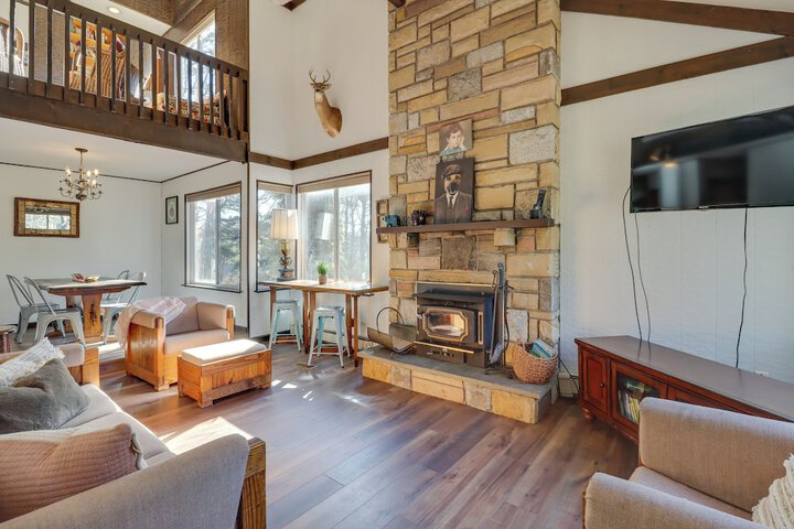 Near Skiing: Lakefront Gem w / Kayaks in Long Pond