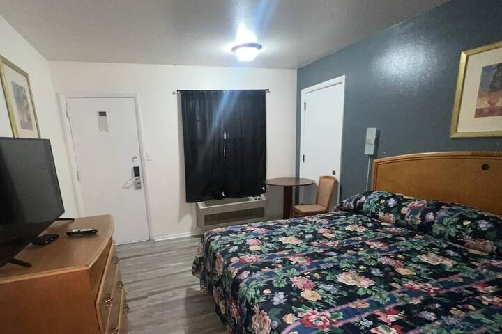 Room 11 of 17