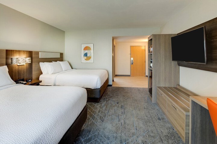 Room 11 of 48