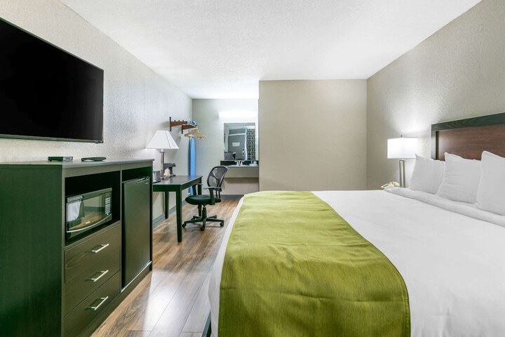 Room 12 of 30