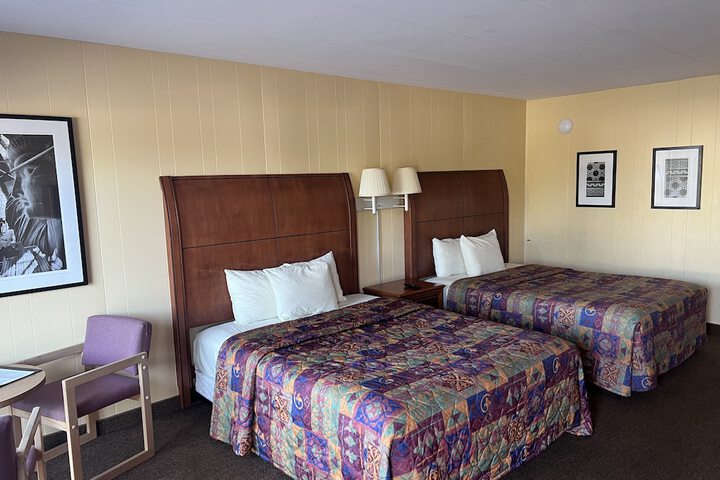Room 225 of 443
