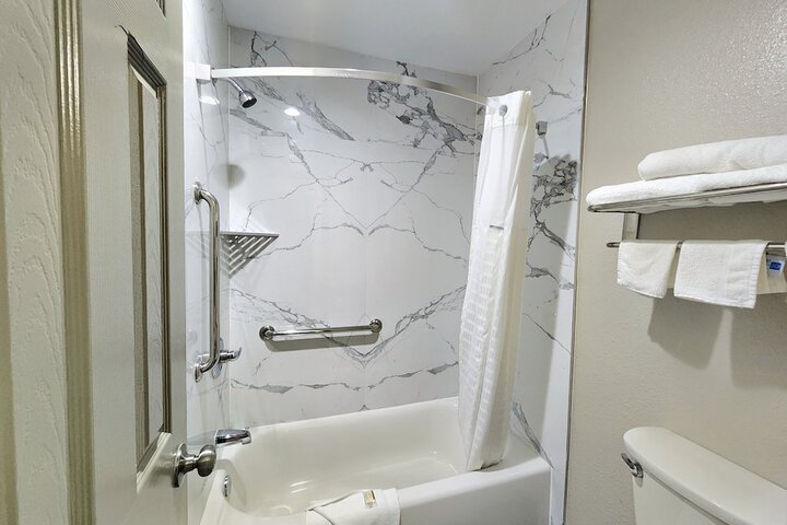 Days Inn by Wyndham Baytown Garth Road I10 East