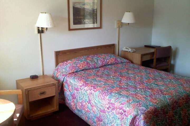 Room 10 of 14