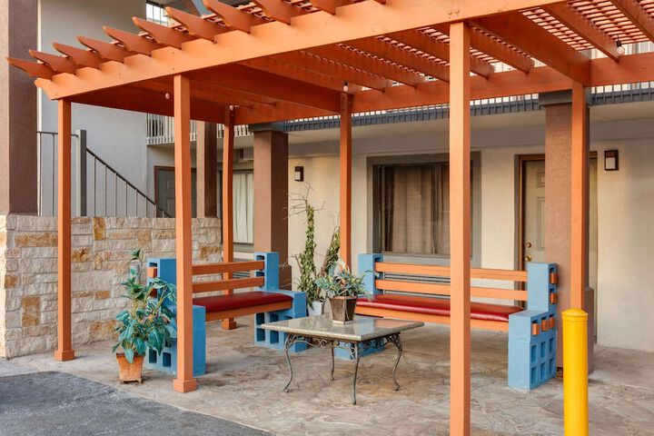 Hotel Exterior 45 of 46