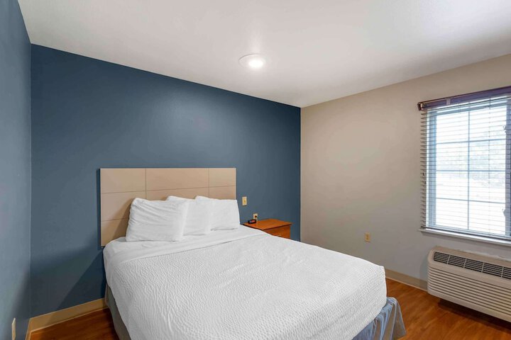 Room 9 of 32