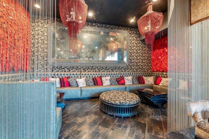 Lounge 31 of 40
