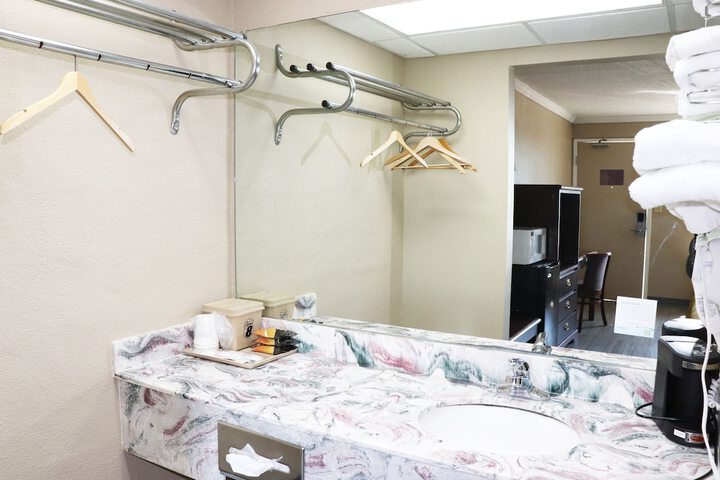 Room 18 of 25