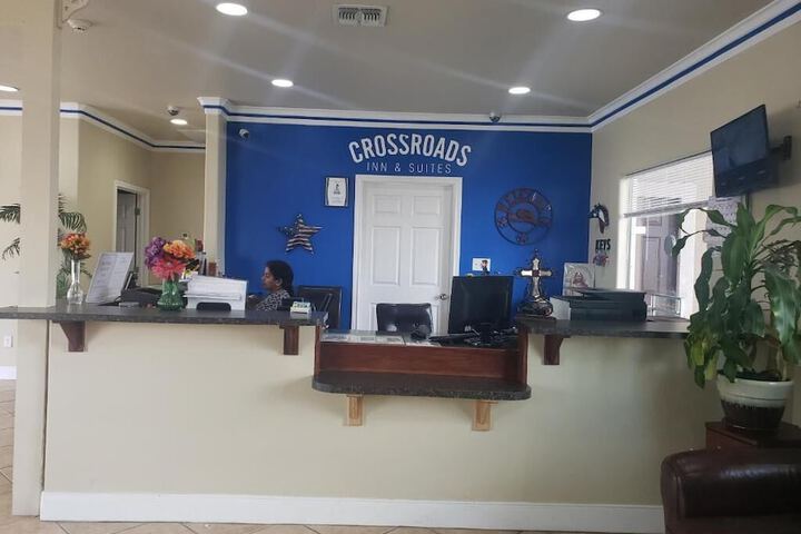 Crossroads Inn & Suites