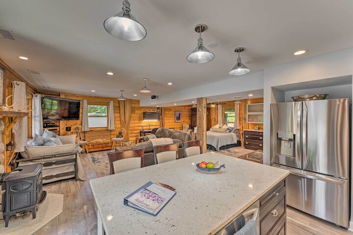 Cozy Wisconsin Studio 11 Mi to Lake Geneva!