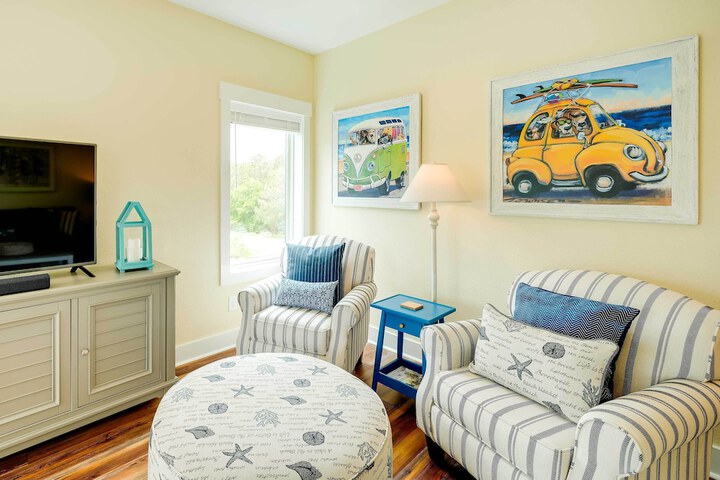 Corolla Vacation Rental w / Pool Walk to Beach!