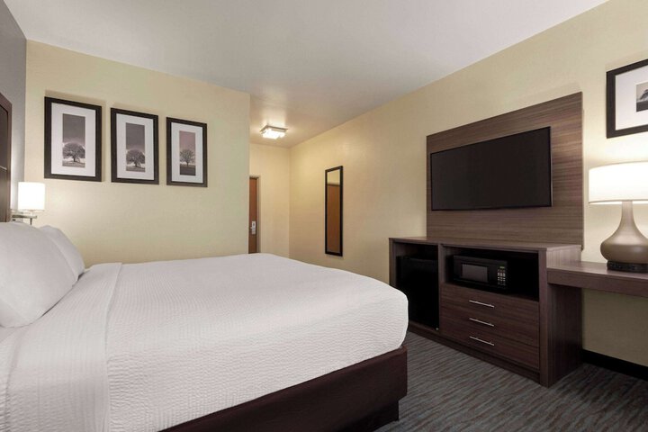 Room 8 of 23