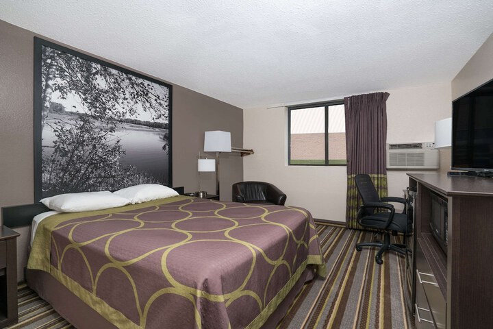 Room 5 of 9
