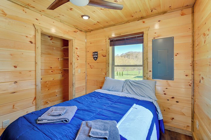 Riverside Beattyville Cabin w / Kayaks & Fire Pit!