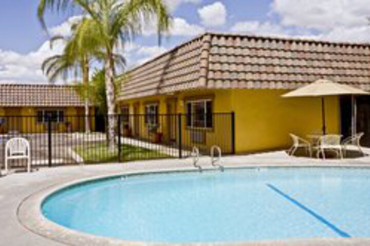 Pool 4 of 9