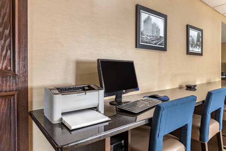 Business Center 32 of 32