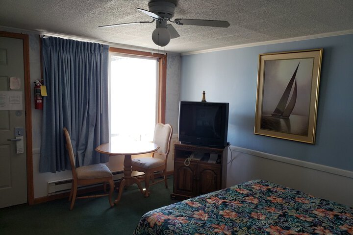 Algoma Beach Motel