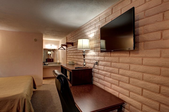 Room 25 of 37