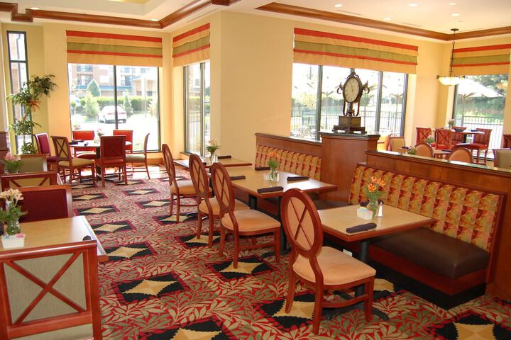 Dining 70 of 85