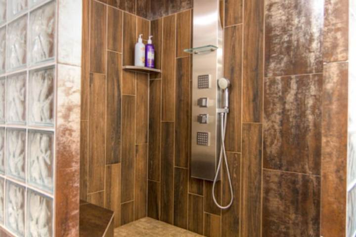 DiamondStone Guest Lodges