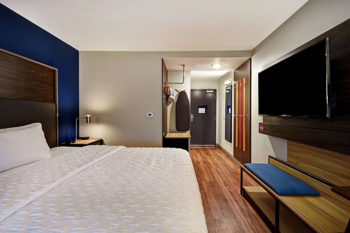 Room 32 of 44