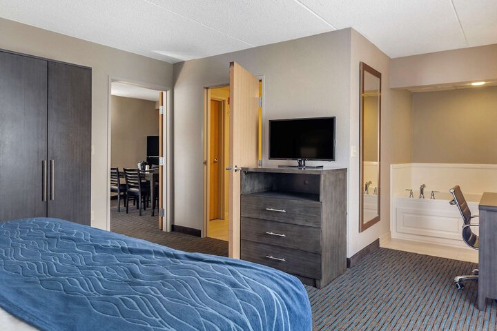 Room 14 of 33