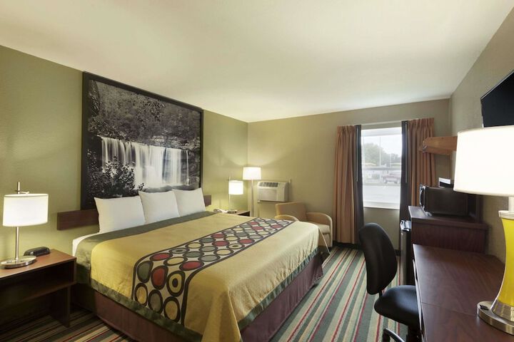 Room 10 of 17