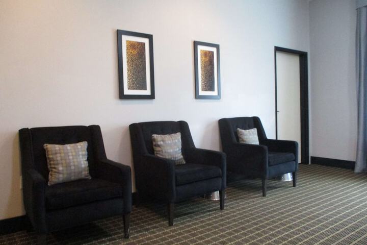 Lounge 29 of 31