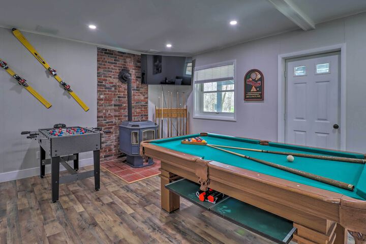 6 Mi to Camelback Slopes! Home w / Game Room