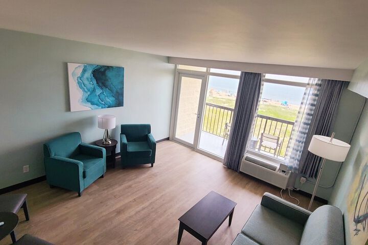 Room 6 of 16