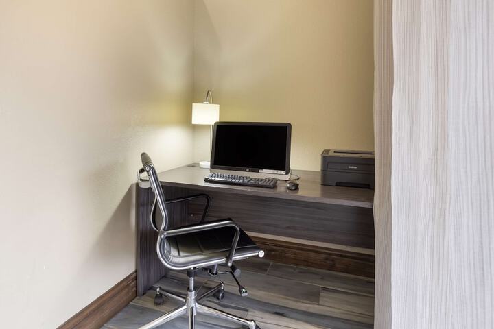 Business Center 34 of 34