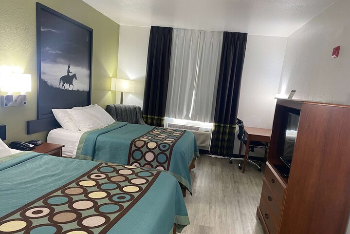 Room 8 of 16