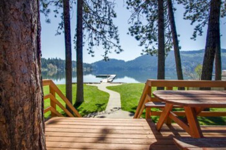 Idyllic Lakefront Home