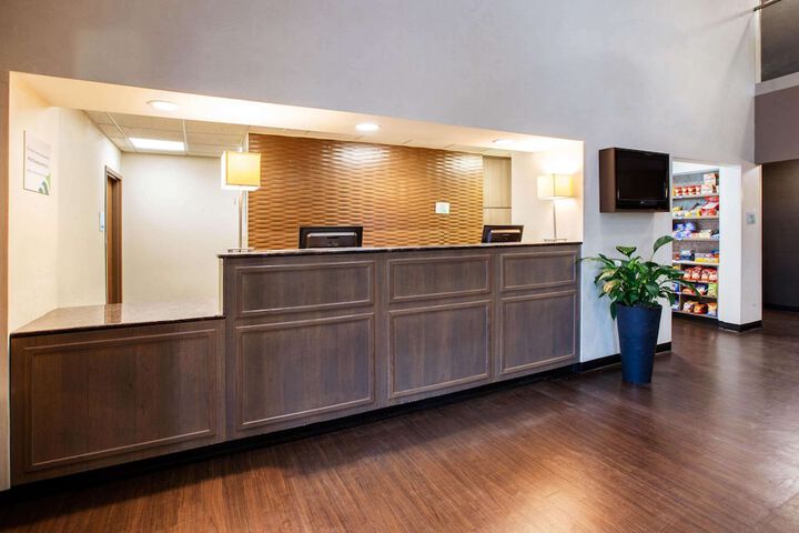Wingate by Wyndham Roseville / Detroit