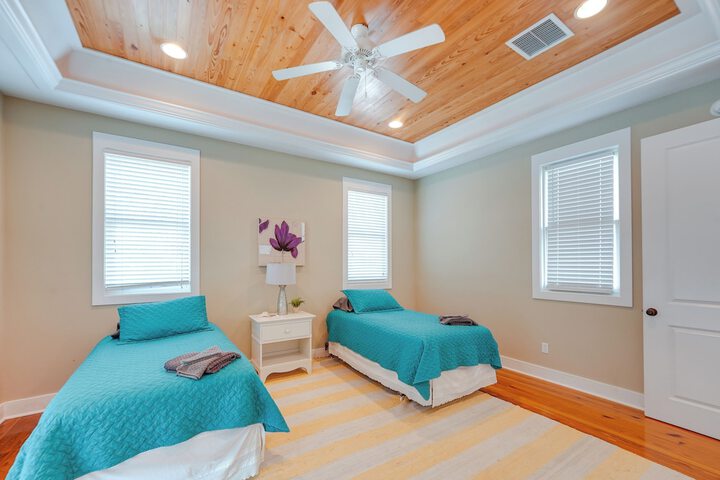Beach & Pool Access: Peaceful St. Teresa House