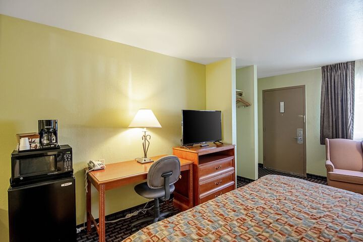 Room 18 of 30