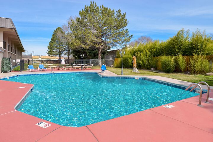Pool 4 of 37