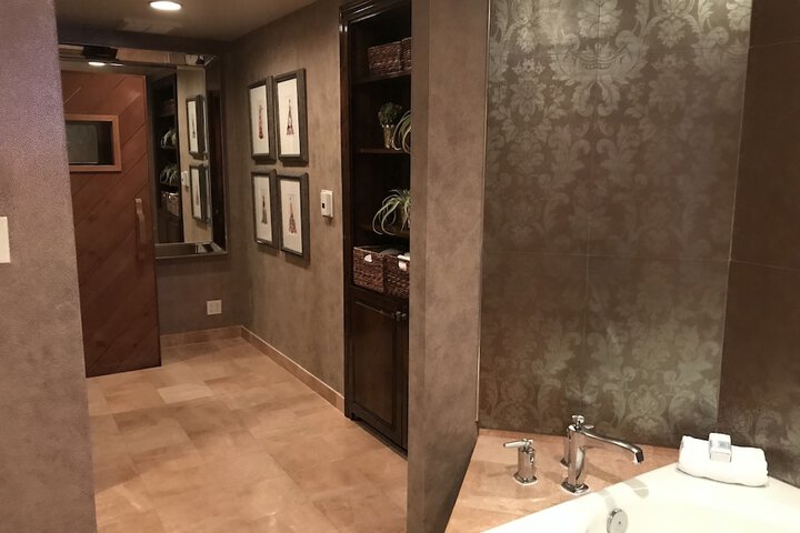 Room 11 of 46