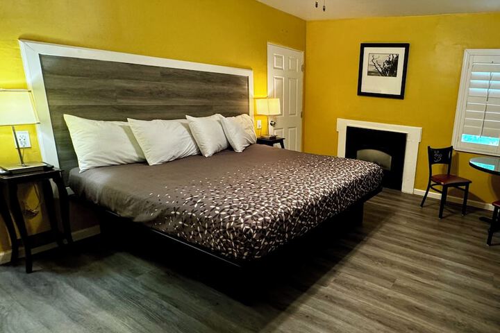 Room 5 of 32